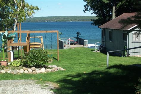 Cabin rentals in irish hills michigan Evans Lake Resort is located in the heart of Michigan’s Irish Hills area